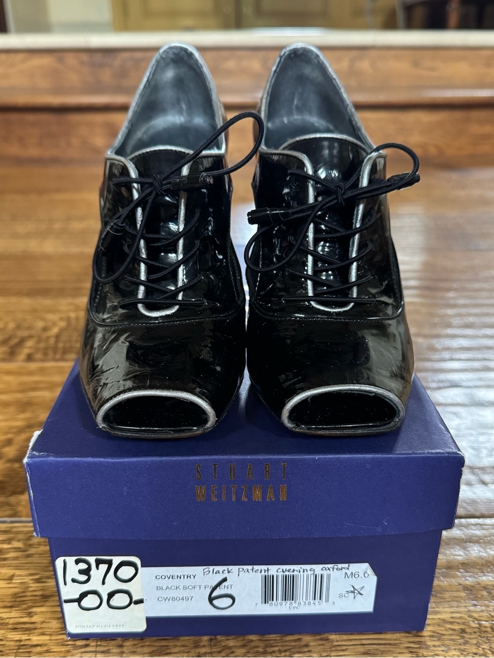 STUART WEITZMAN BLACK PATENT LEATHER HEELS